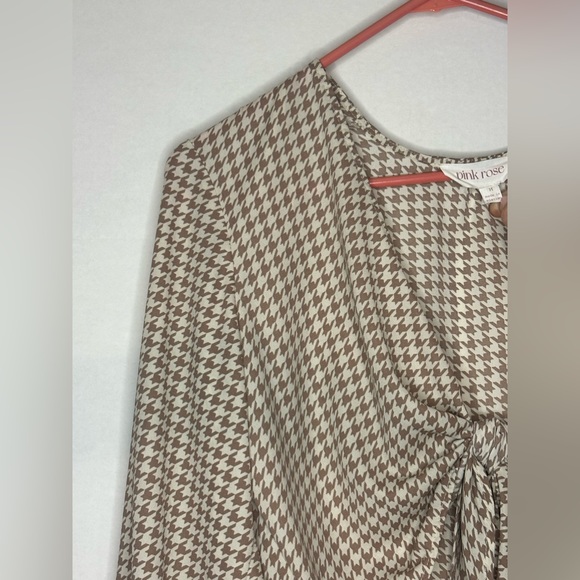 Pink Rose tan/wht tie top wrap blouse - Picture 2 of 8
